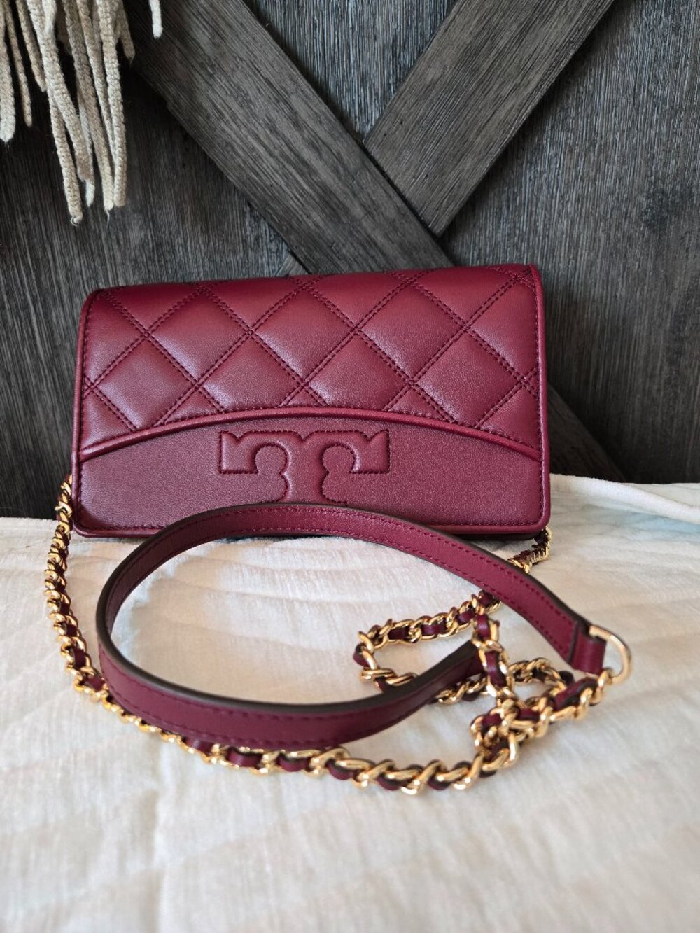 Tory Burch Savannah Chain Flat Wallet Crossbody in Burgundy, Good Condition